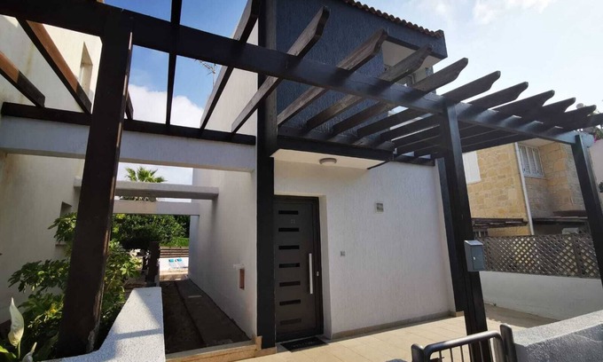 Chlorakas Villa | Seaside Holiday Villa: Oceanfront Bliss with Top Amenities