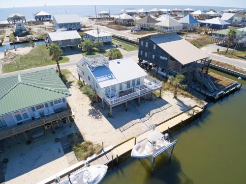 Silver Cay House | Relax at Sea Spot - Dine on the Deck and Unwind in Hammocks