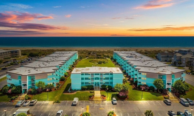 Morehead City Condo | Ocean View Retreat: Sea Spray Condo with Pool in Atlantic Beach