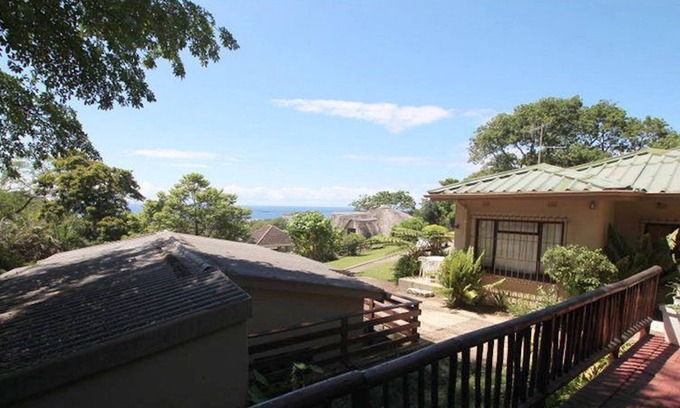 Margate Beach House | Sea Spray - Private Unit with Ocean View and Kitchen Amenities