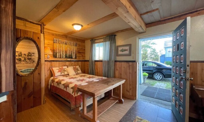 Tokeland Apartment | Pet-Friendly Sea Studio On the Bay with Family Amenities