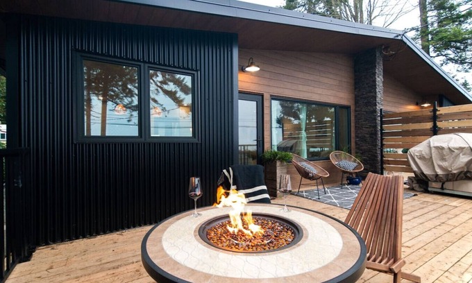 Campbell River House | Oceanfront Stylish Retreat: Unmatched Views & Spa Bliss