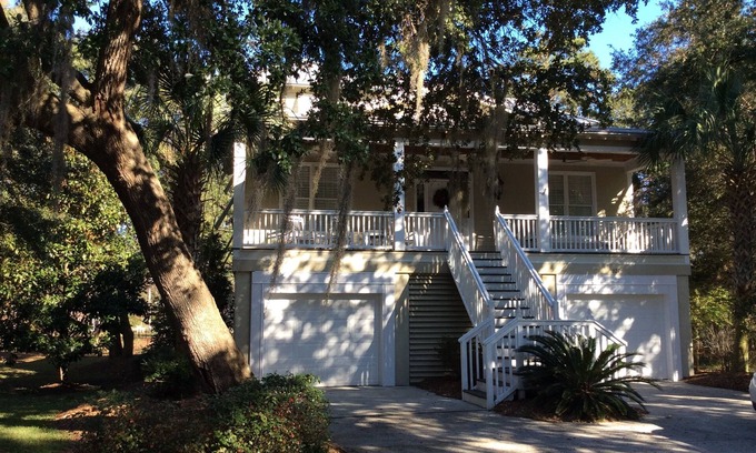 North Litchfield Beach House | Discover the SEA URCHIN Beach House with Pool & Ocean Views