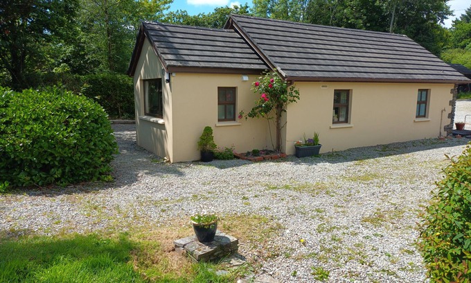 Leap Cottage | Sea view 1-Bed Cottage with private garden