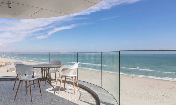 Constanta Apartment | Oceanfront 2-Bedroom Apartment in Mamaia Nord