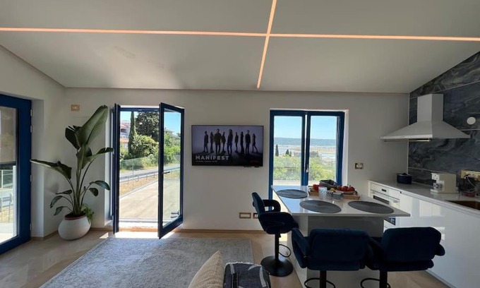 Seca Apartment | Oceanfront 2 Bedroom Apartment with Family-Friendly Amenities