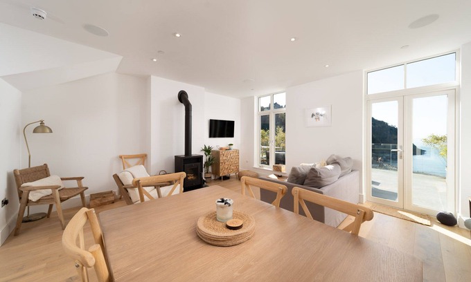Lynmouth Apartment | Sea View, 3 bedroom seaside holiday apartment on Exmoor