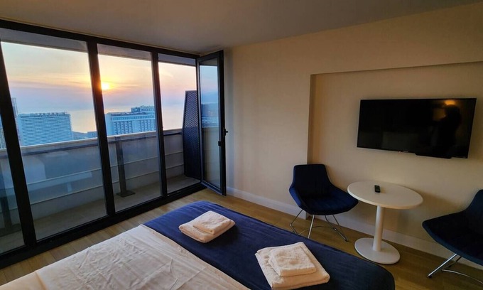 New Boulevard Apartment | Enchanting Sea View Retreat on the 38th Floor for Families