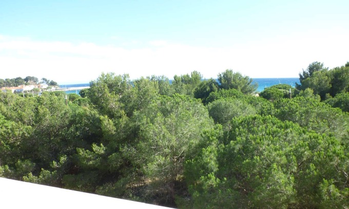 Les Sablettes Apartment | Beachfront Retreat with Sea Views, Spa and Family Amenities