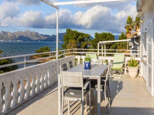 es Bacares Apartment | Sea-view apartment in Alcúdia with balcony