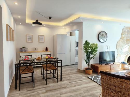 La Capellania Apartment | Idyllic Sea View Apartment in Benalmadena with Pool Access