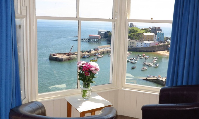 Tenby Apartment | Oceanfront Sea View Apartment in Tenby, Pembrokeshire