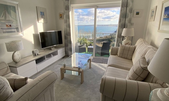 Carbis Bay Apartment | Oceanfront Apartment with Balcony & Beach Access