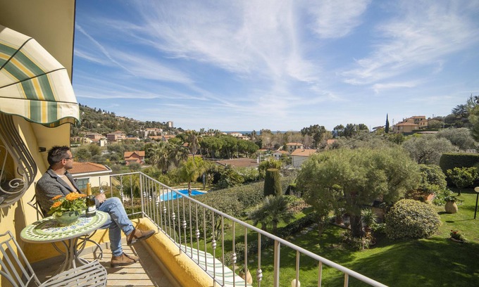 Poggi Apartment | Sea View Apartment with Air Conditioning and Breakfast