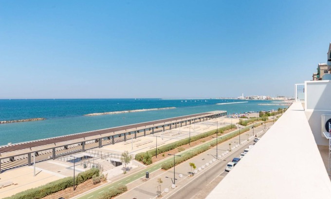 Municipio 3 Apartment | Scenic Sea View Apartment with Balcony and Kitchen