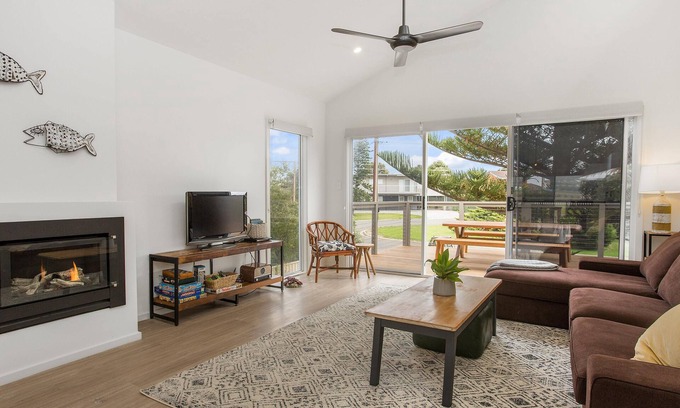 Silver Sands House | Oceanfront Bliss at Sea View - Unmatched Views and Amenities