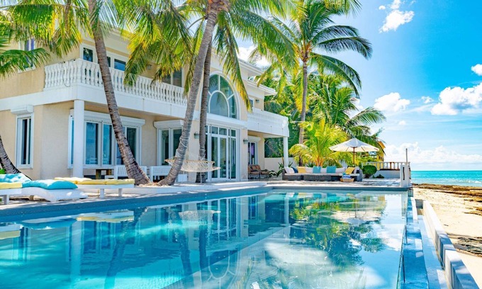 Nassau Villa | Ocean View Beach Villa with Private Pool & Spa Amenities