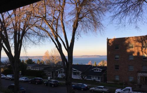 North End Apartment | Relaxing Sea View Escape with Jacuzzi and Balcony