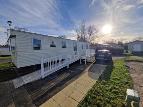 Prestonpans Resort | Cozy Sea View Caravan with Terrace & Parking Options