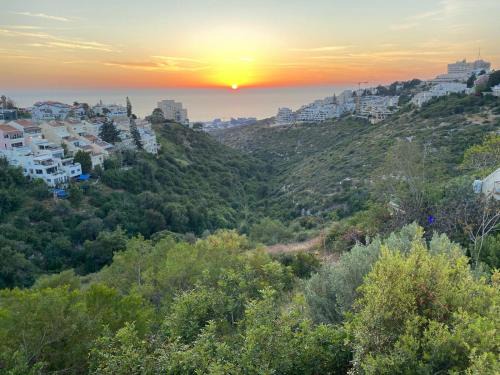 Haifa Apartment | Oceanfront Retreat at Sea View Carmel Mountain University