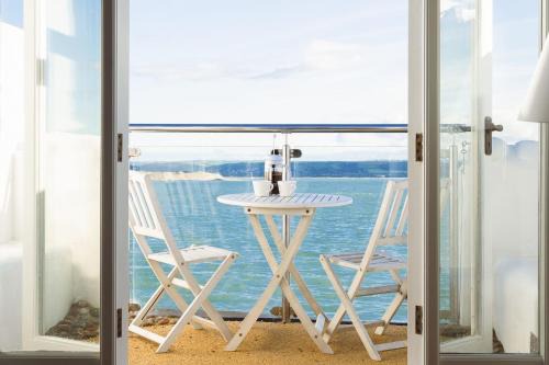 Appledore House | Waterfront Cottage Bliss with Ocean Views & Pet Friendly