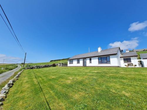 Clifden House | Idyllic Sea View Cottage in Errislannan - Rated 9.8/10
