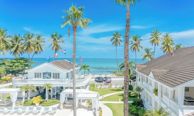 La Iglesia Apartment | Ocean View Duplex with Pool & Free Wifi Near the Beach