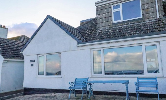 Mevagissey House | Seaside Retreat: 4-Star Hotel with Pet-Friendly Amenities
