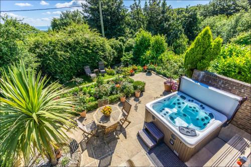 Hastings Apartment | Unforgettable Sea View Holiday Flat at Covehurst Bay