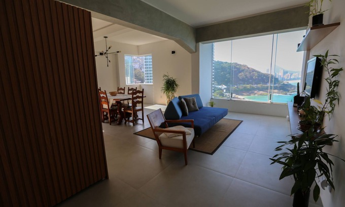Leblon Apartment | Oceanfront Retreat with Kitchen in Rio de Janeiro
