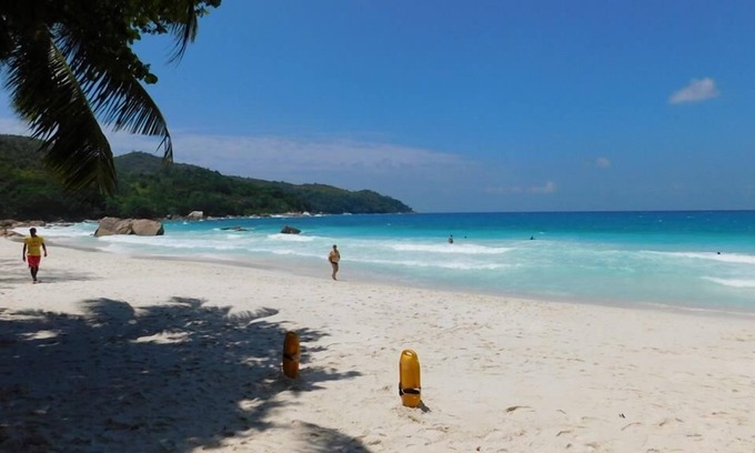 Praslin Island House | Cozy Sea View Lodge: Pool, Spa & Family-Friendly Fun