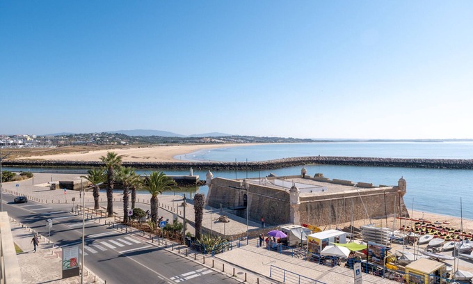 Ameijeira Apartment | Ocean View Modern Apartment - Guest Rated 10/10