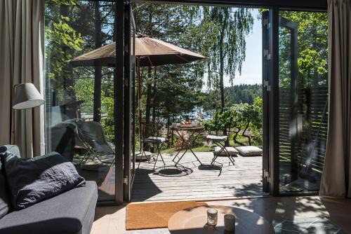 Varmdo Cabin | Oceanfront Myttinge with Private Beach and Hot Tub