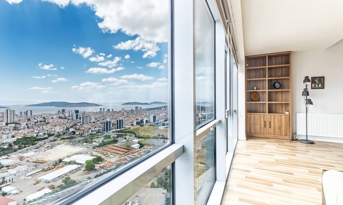 Kartal Apartment | Sea View Residence: Modern Comfort Steps from Metro