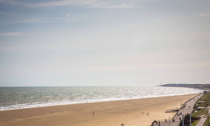 Gorleston-on-Sea Apartment | Seaside Penthouse with Oceanfront Views & Breakfast Included