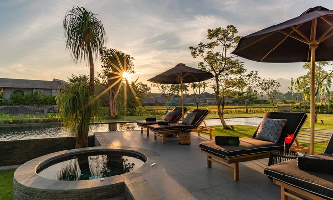Lovina Villa | Seaside Pool House: Exclusive Beachfront Escape in North Bali