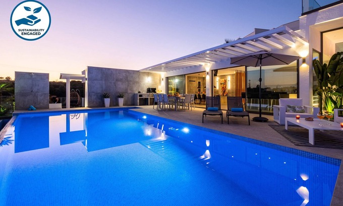 Armacao de Pera Villa | New Villa with Heated Pool, Jacuzzi & Ocean Views Near Beach