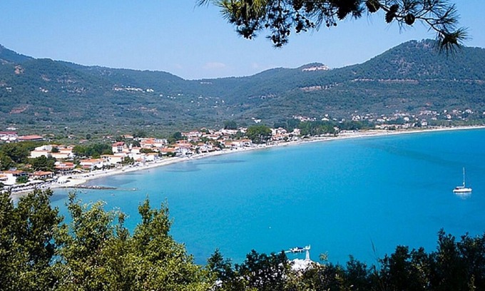Chrisi Ammoudia Apartment | Cozy Sea View Studio with Kitchen, Steps from the Beach