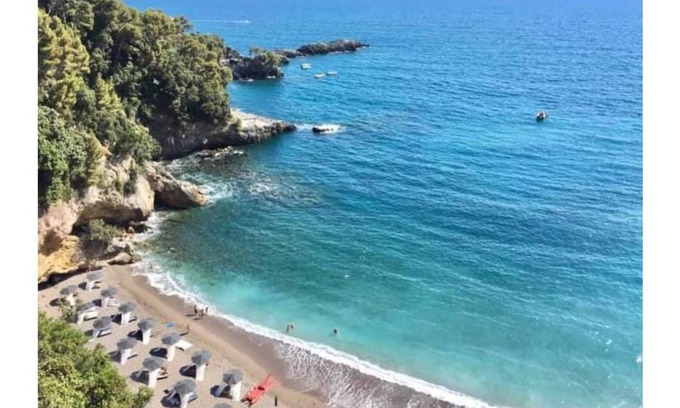 Pitelli House | Cozy Sea View Studio Apartment with Terrace and Garden