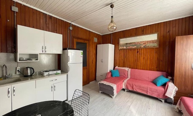 Zeytinburnu House | Cozy Sea View Studio House in Golden Horn for Families