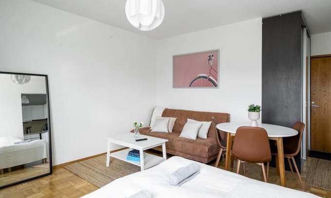 Hietalahti Apartment | Cozy Sea View Studio with Netflix Near Kamppi Tram