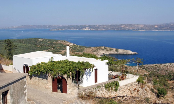 Kokkinon Khorion House | Discover Sea View Traditional Villa in Crete - 10/10 Rated