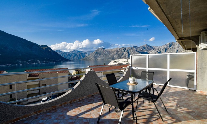 Dobrota Apartment | Cozy Sea View Flat with Balcony in Beautiful Kotor
