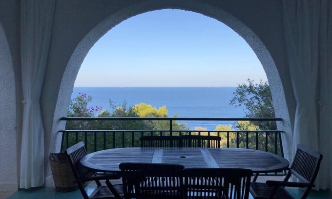 Castro Marina Villa | Serene Sea View Villa: Family & Pet Friendly Retreat