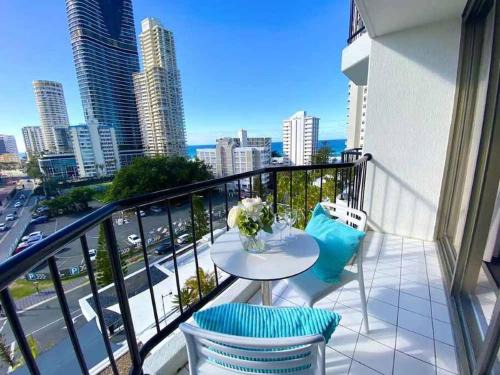 Surfers Paradise Apartment | Oceanfront Retreat near Surfers Beach – Rated 9/10!