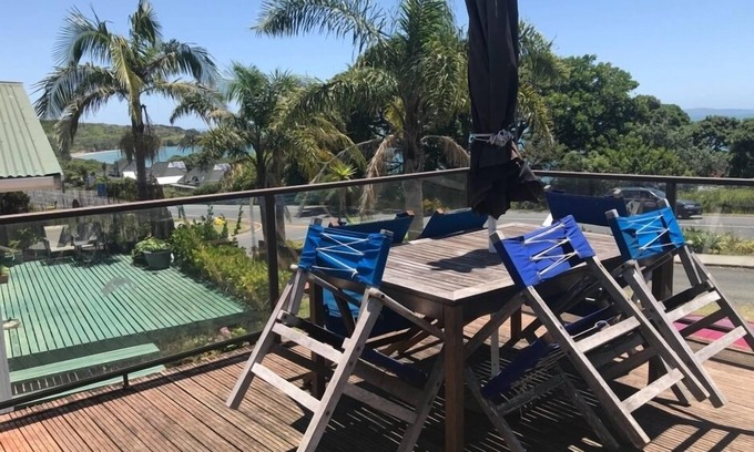 Coopers Beach House | Inviting Sea Views and Beach Walks with Family-Friendly Perks