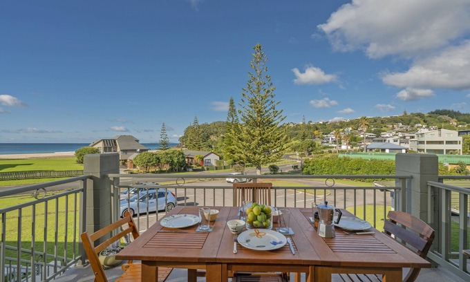 Onemana Cottage | Cozy Sea Views Apartment - Family-Friendly Onemana Retreat