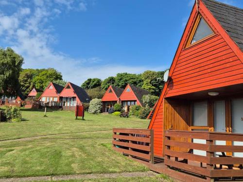 Great Mongeham Ski Chalet | Oceanfront Stylish Chalet 90 at Kingsdown Park - Rated 10/10