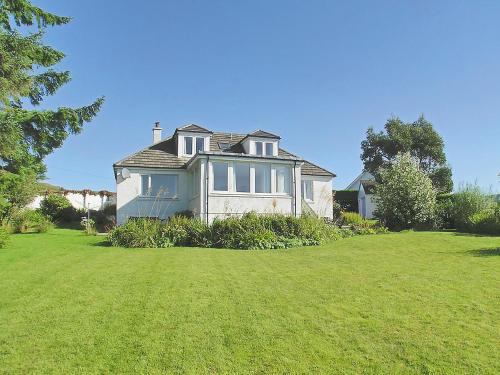 Balvicar House | Pet-Friendly Seabank Cottage: Rated 9.6/10 for Families