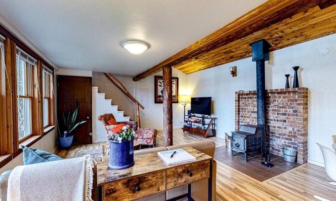 Seabeck House | Cozy Seabeck Cottage on Hood Canal: Pet and Child Friendly